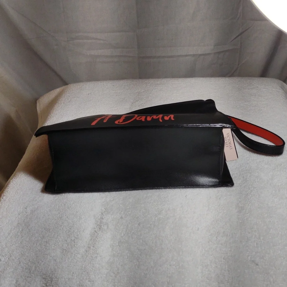 NWT Victoria's Secret Travel / Make-up Bag - Black & Red w/Wrist Strap - Picture 4 of 12